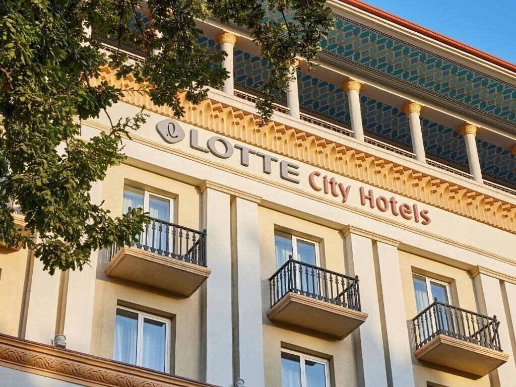 Отель Lotte City Hotel Tashkent Palace 4*