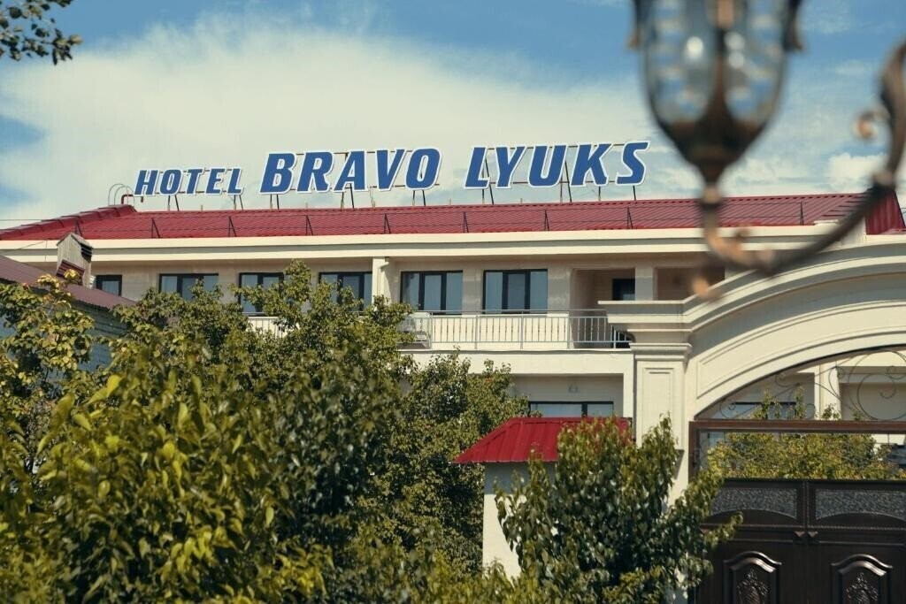 Отель Bravolyuks 3*