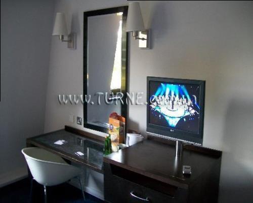 Отель Travelodge West End Edinburgh 3*