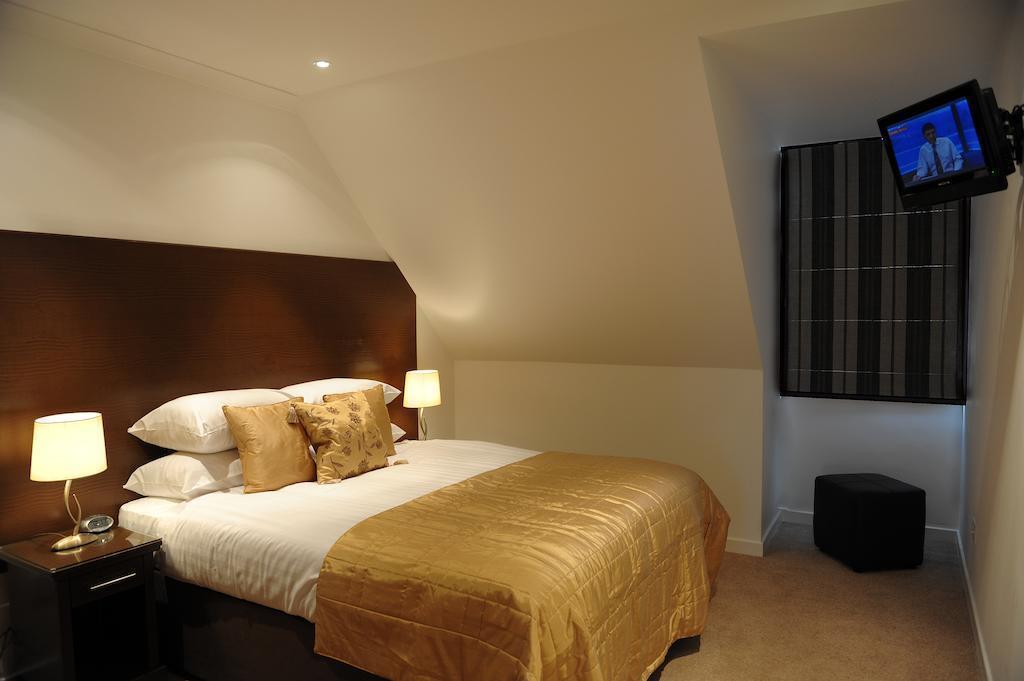 Фотография Fountain Court Apartments - Grove Executive 4*