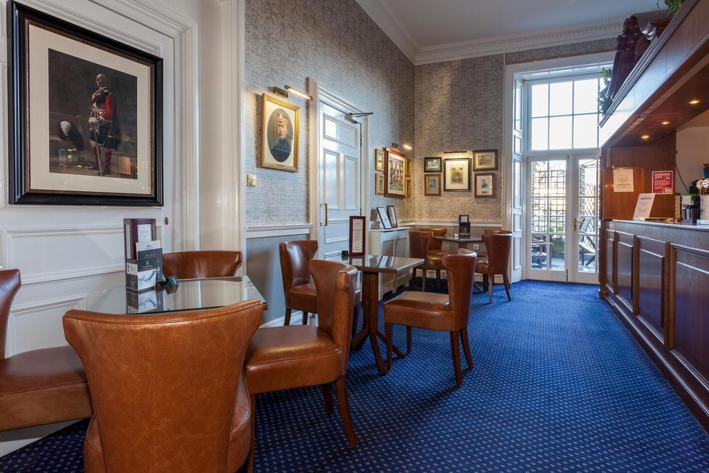 Отель The Royal Scots Club 3*