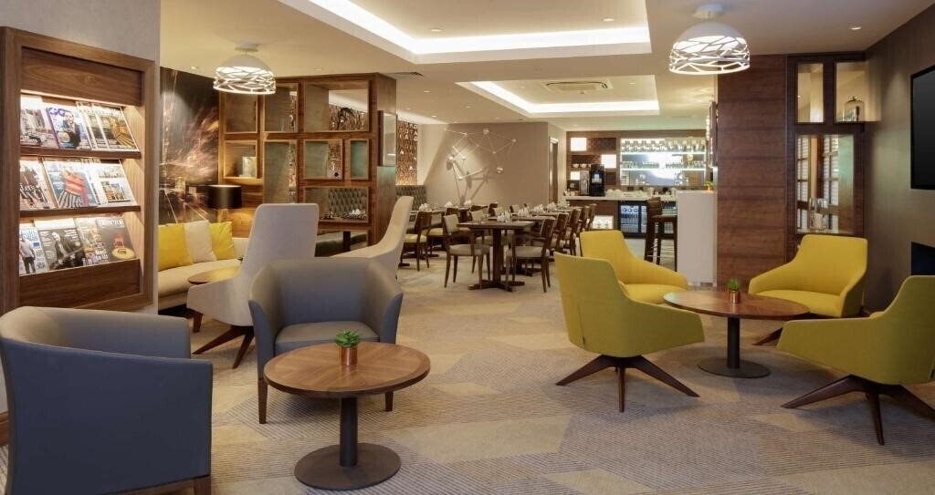 Отель Doubletree By Hilton Cambridge Hotel 4*
