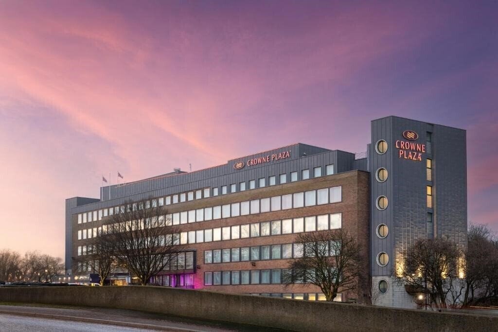 Отель Crowne Plaza London Ealing 4*