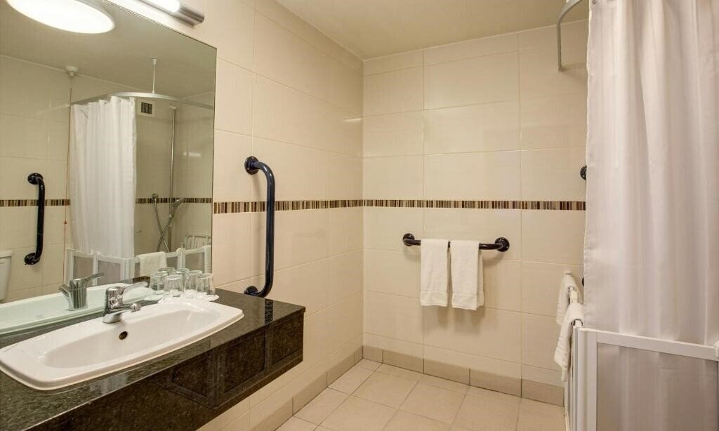 Изображение Tavistock 3*