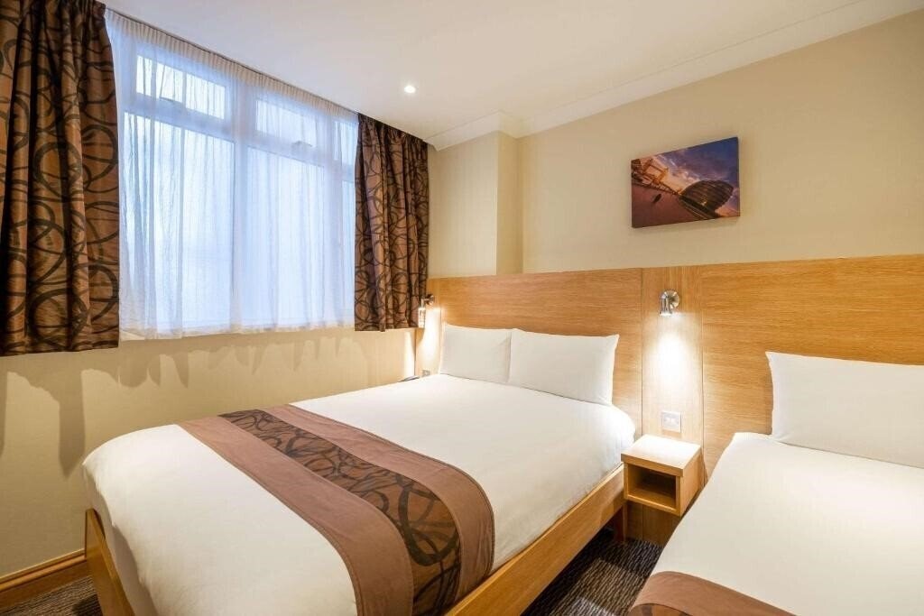 Фото Comfort Inn Hyde Park 3*