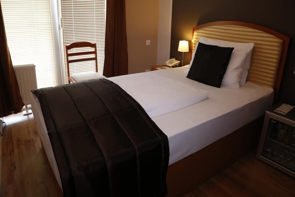 Фото Six Inn Hotel Budapest 3*