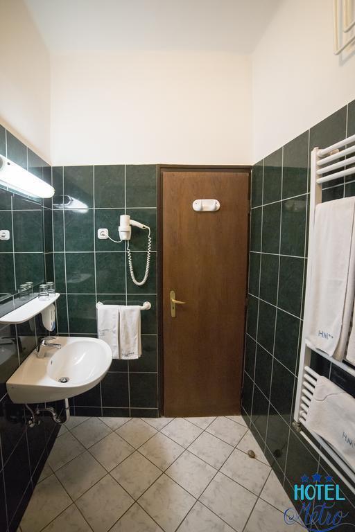 Картинка Metro 3*