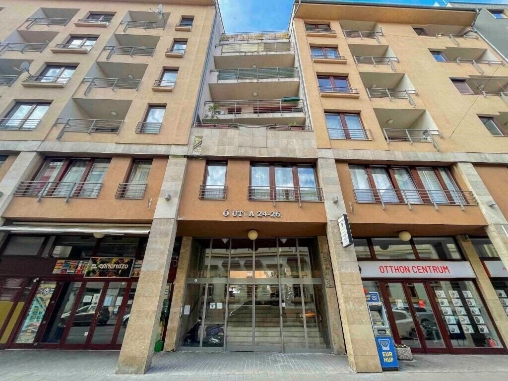 Отель Opera Residence Apartment Hotel 3*