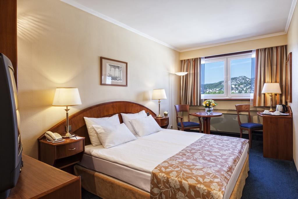 Отель Danubius Hotel Flamenco 4*