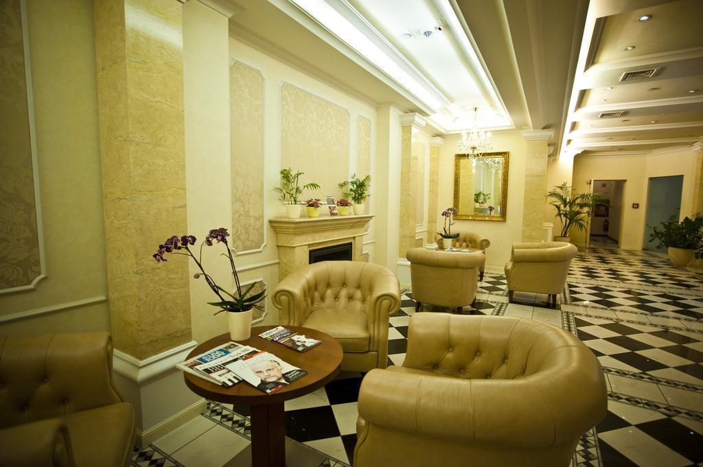Фотография Queen's Court Hotel & Residence 5*