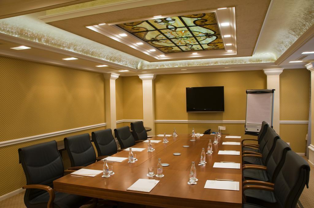 Картинка Queen's Court Hotel & Residence 5*