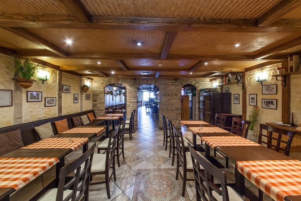 Фото Golden Park Hotel 4*