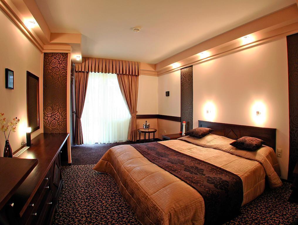 Отель Hunguest Hotel Apollo 4*