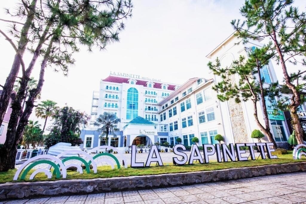 Отель La Sapinette Hotel Dalat 4*