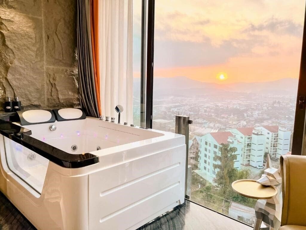 Картинка New Century Hotel Dalat 3*
