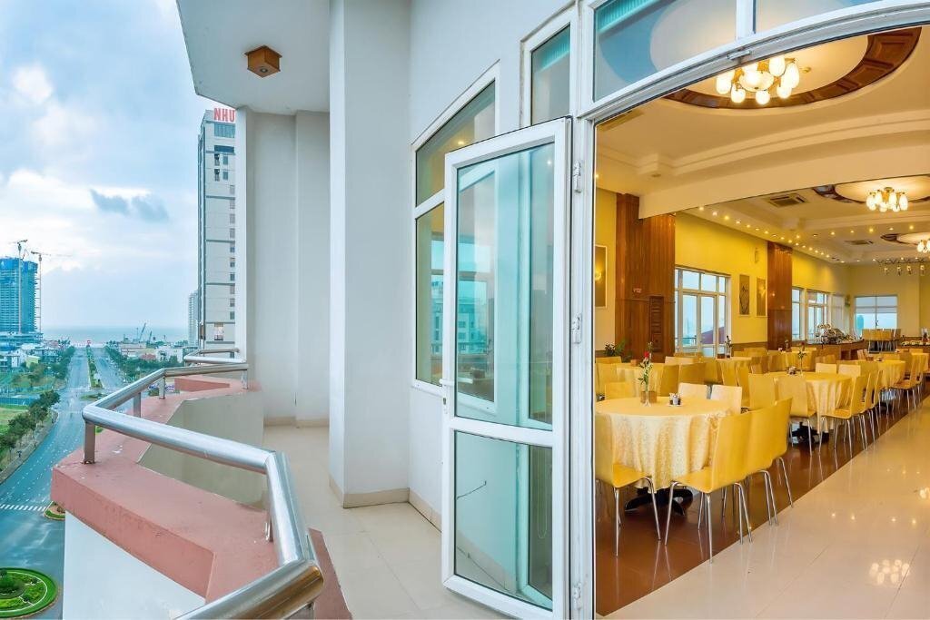 Отель Golden Sea 3*