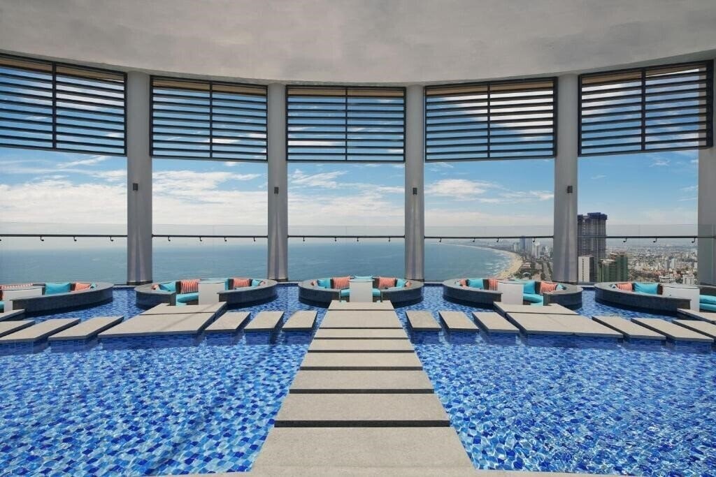 Отель Four Points By Sheraton Da Nang 5*