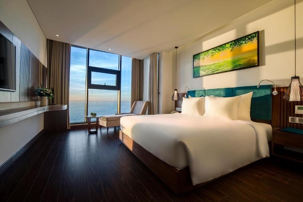 Фото Maximilan Danang Beach Hotel 4*