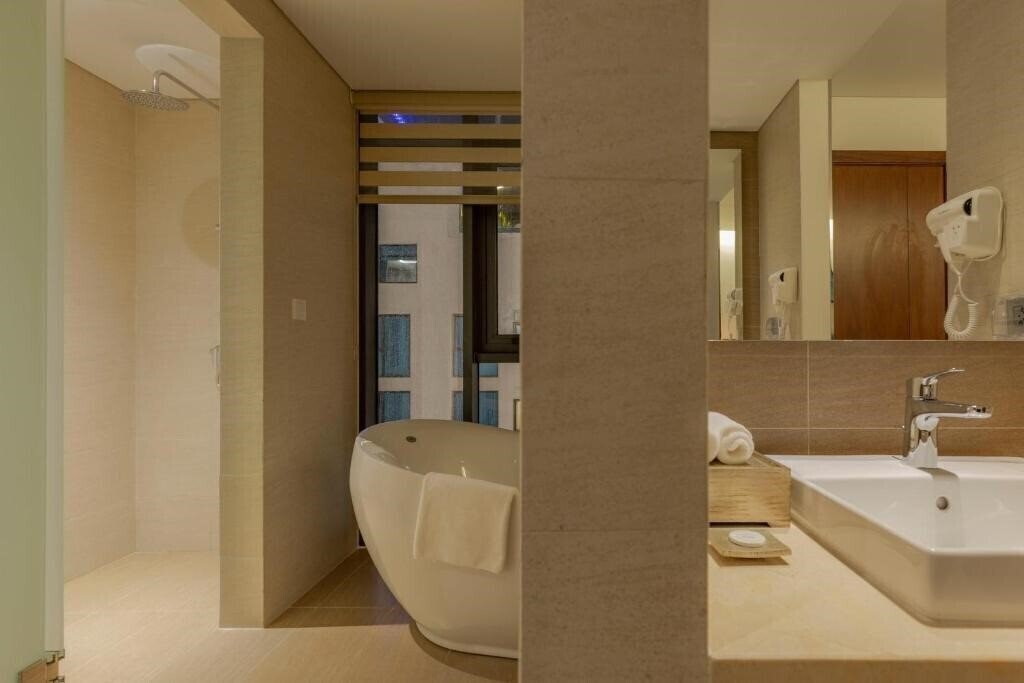 Фотография Maximilan Danang Beach Hotel 4*