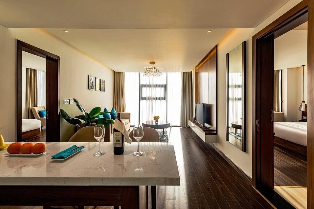 Картинка Maximilan Danang Beach Hotel 4*