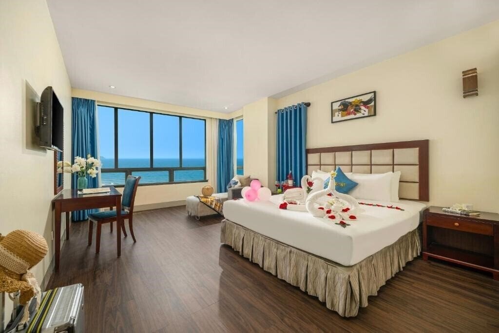 Отель Seafront Hotel Danang 3*