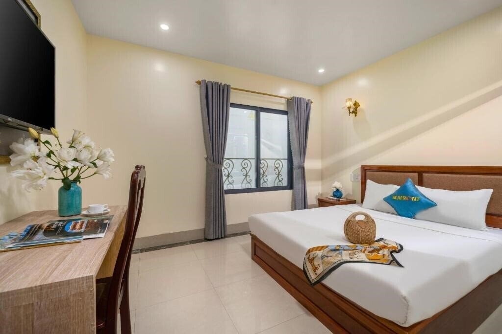 Картинка Seafront Hotel Danang 3*