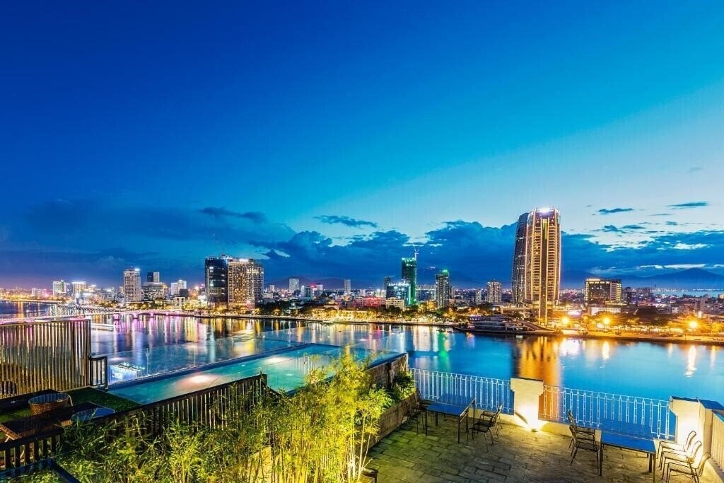 Отель Ibiza Riverfront Danang 4*