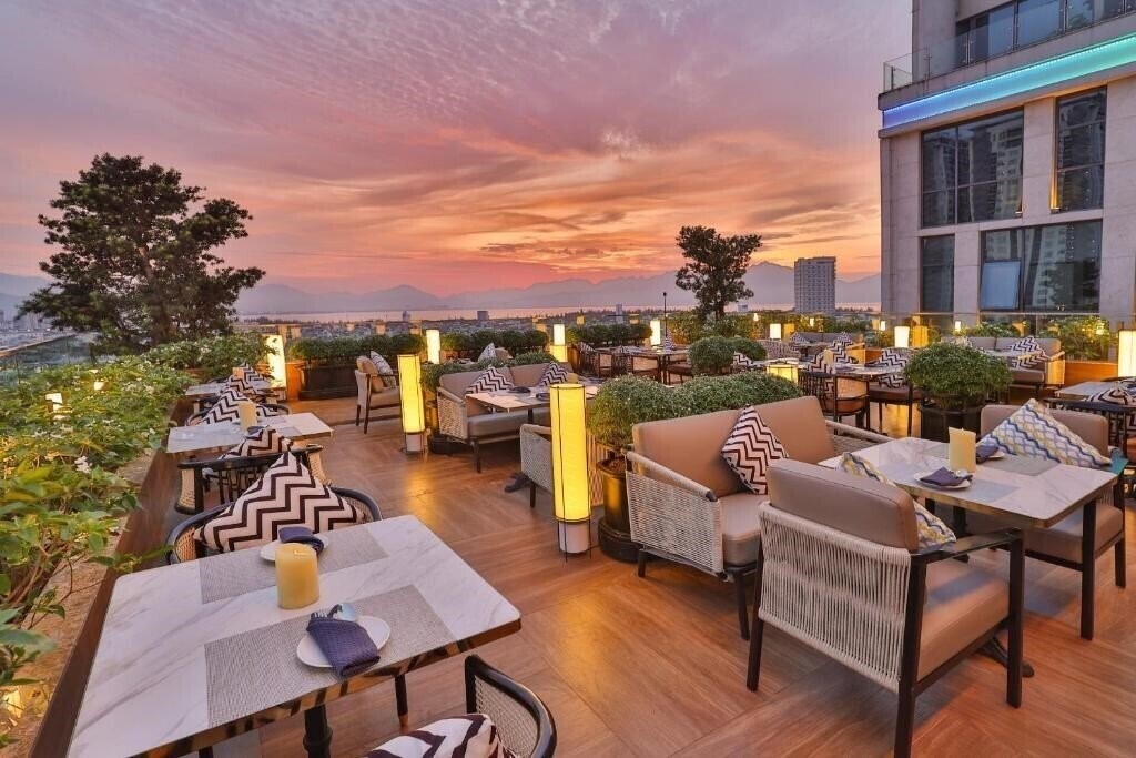 Изображение New Orient Hotel Danang 4*
