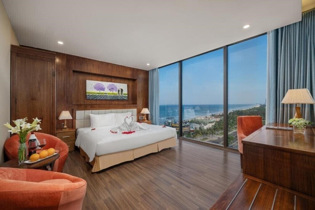 Фото Yarra Ocean Suites Danang 4*