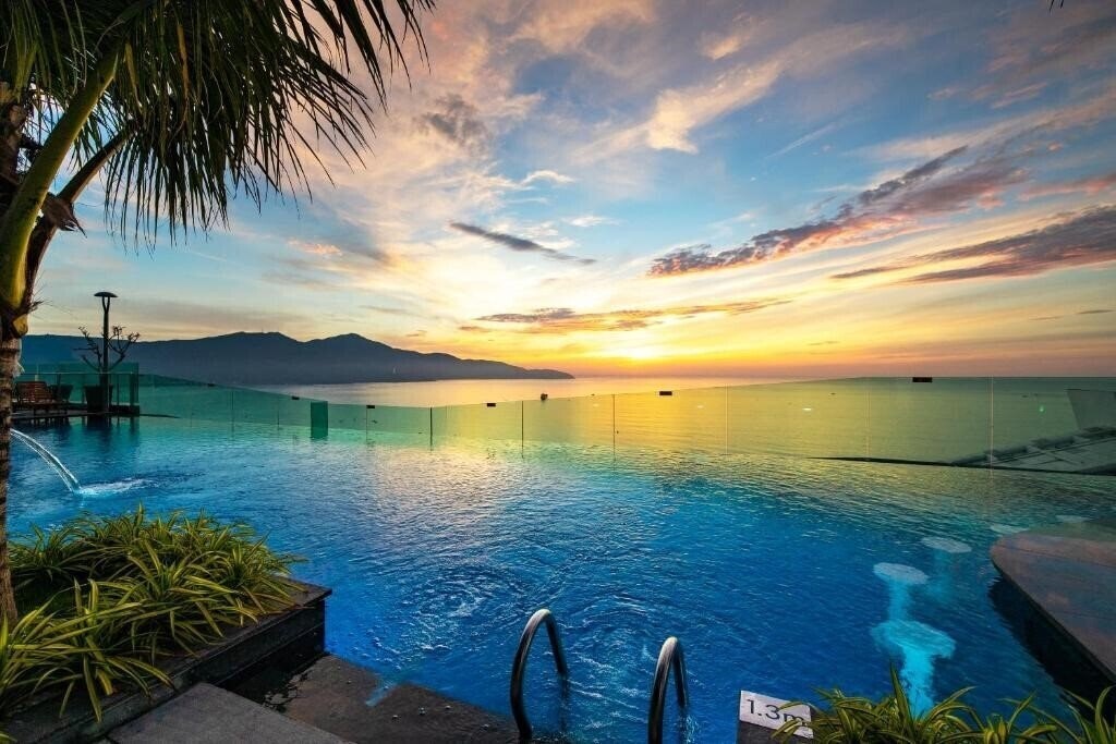 Отель Sala Danang Beach Hotel 4*