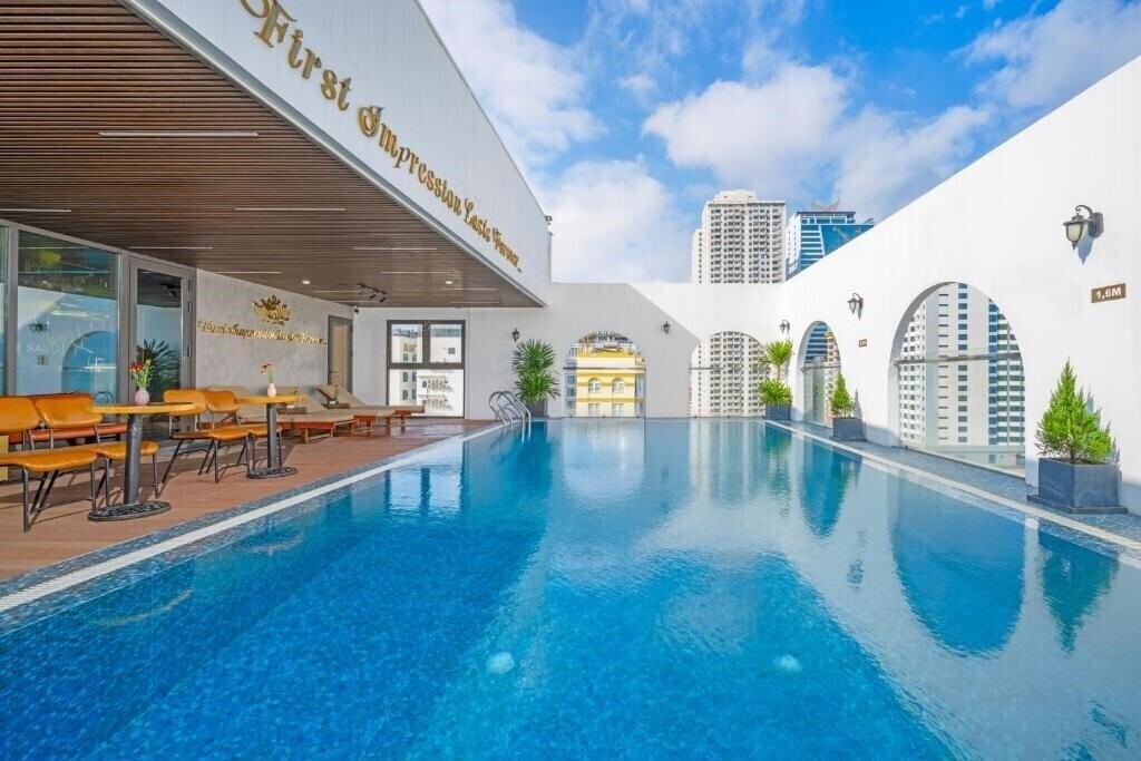 Отель Golden Lotus Hotel Da Nang 4*