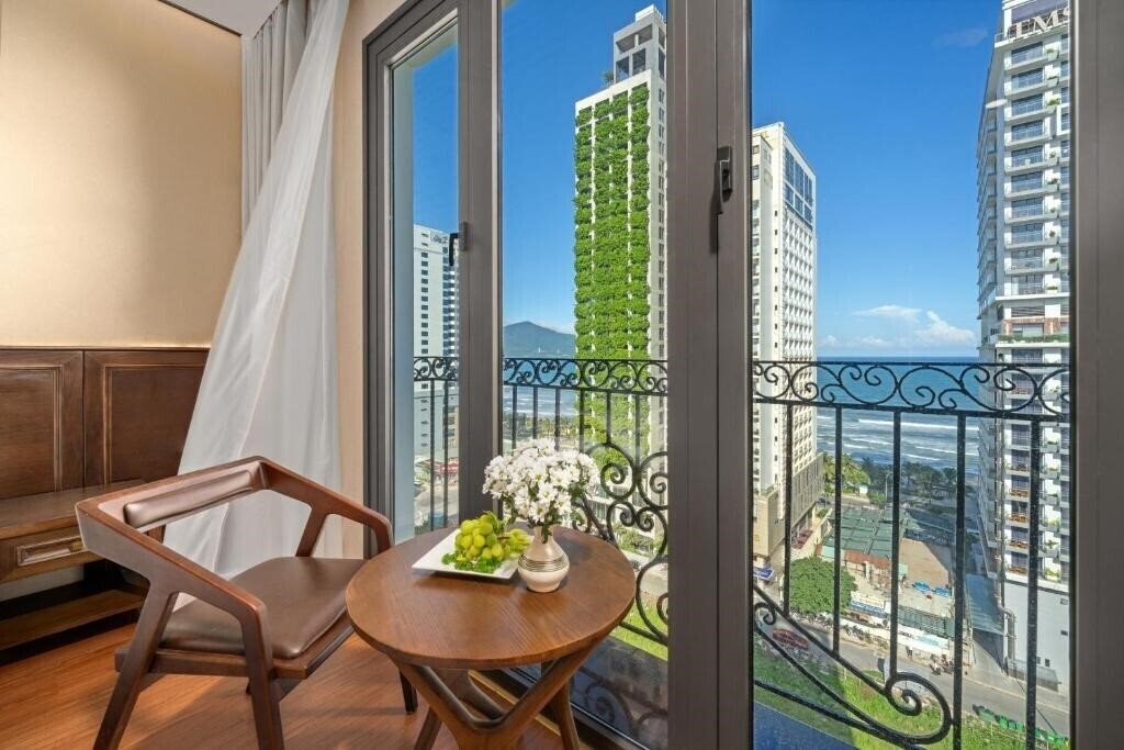 Фото Golden Lotus Hotel Da Nang 4*