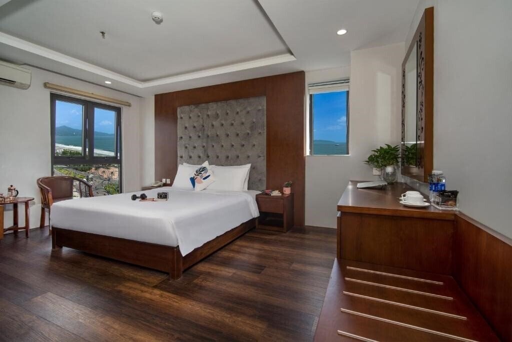 Фото Delicate Beach Hotel 3*