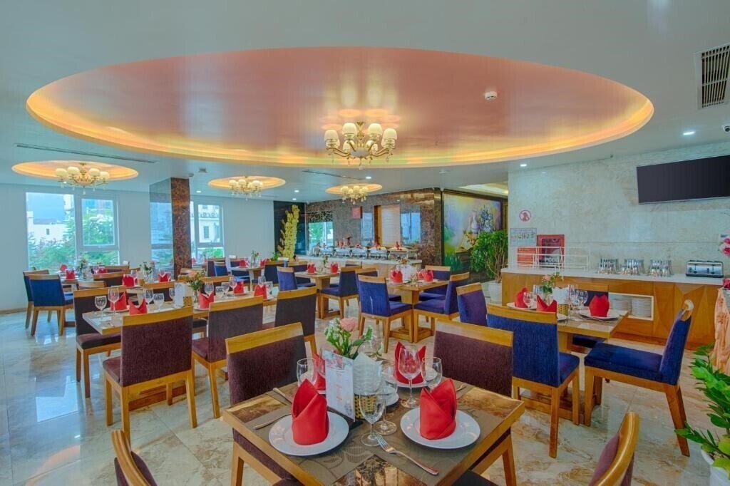 Картинка Sea Queen Hotel (ex. Fivitel Queen Danang) 3*