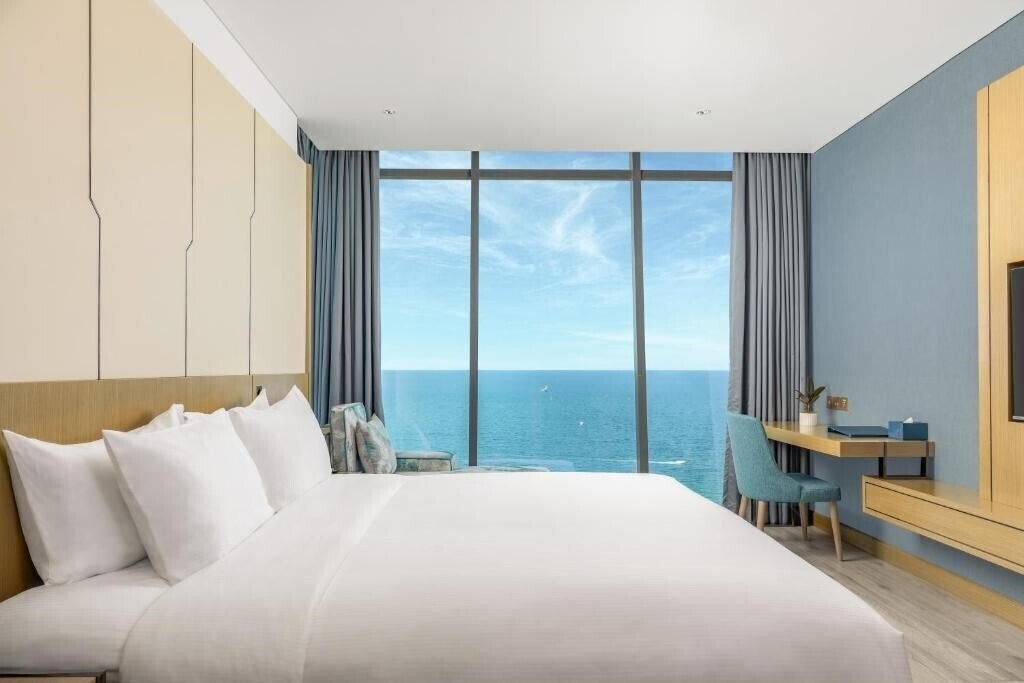 Фото Awaken Danang Hotel 5*