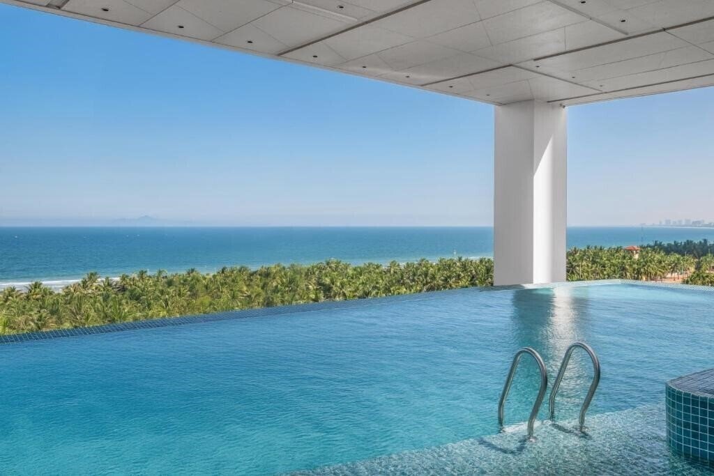 Фото Awaken Danang Hotel 5*