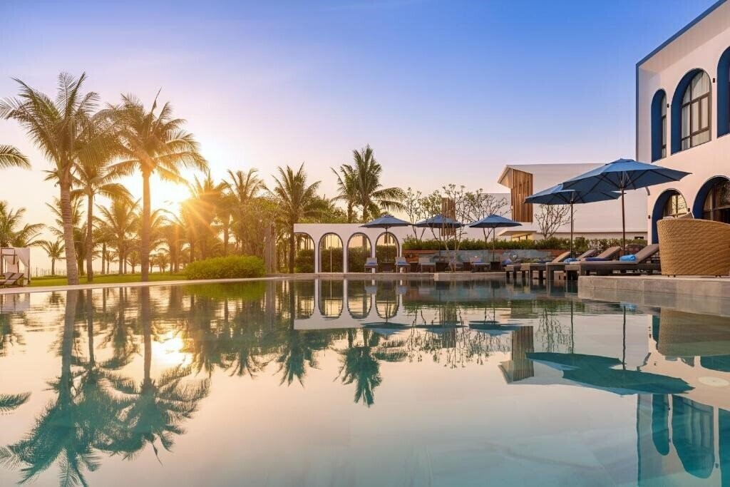 Фото Wyndham Hoi An Royal Beachfront Resort & Villas 5*