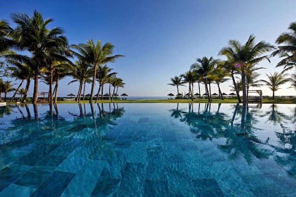 Картинка Wyndham Hoi An Royal Beachfront Resort & Villas 5*