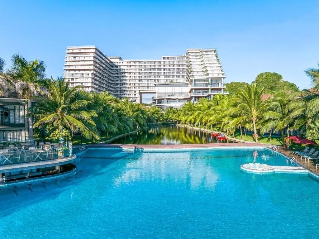Отель Koi Resort & Residence 5*