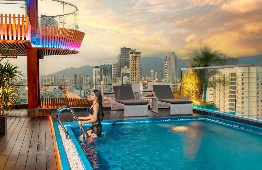 Отель Mercy Emerald Hotel 4*