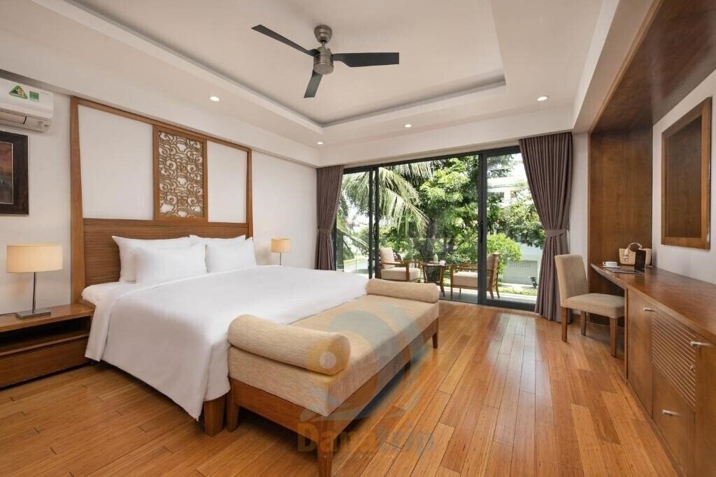 Отель The Ocean Beach Resort 5*