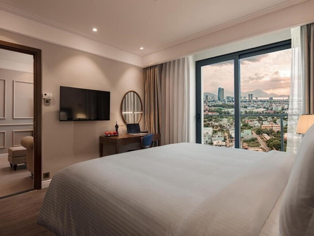 Фото Altara Suites Da Nang Managed by AHG 4*