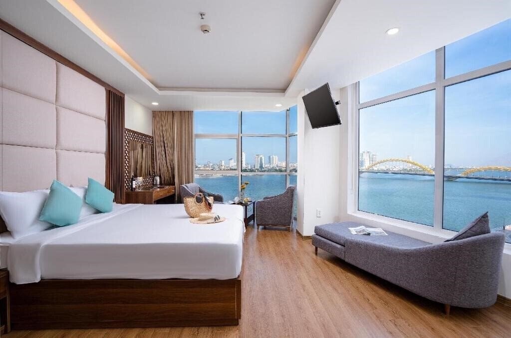 Отель Pariat River Front Hotel Danang 3*