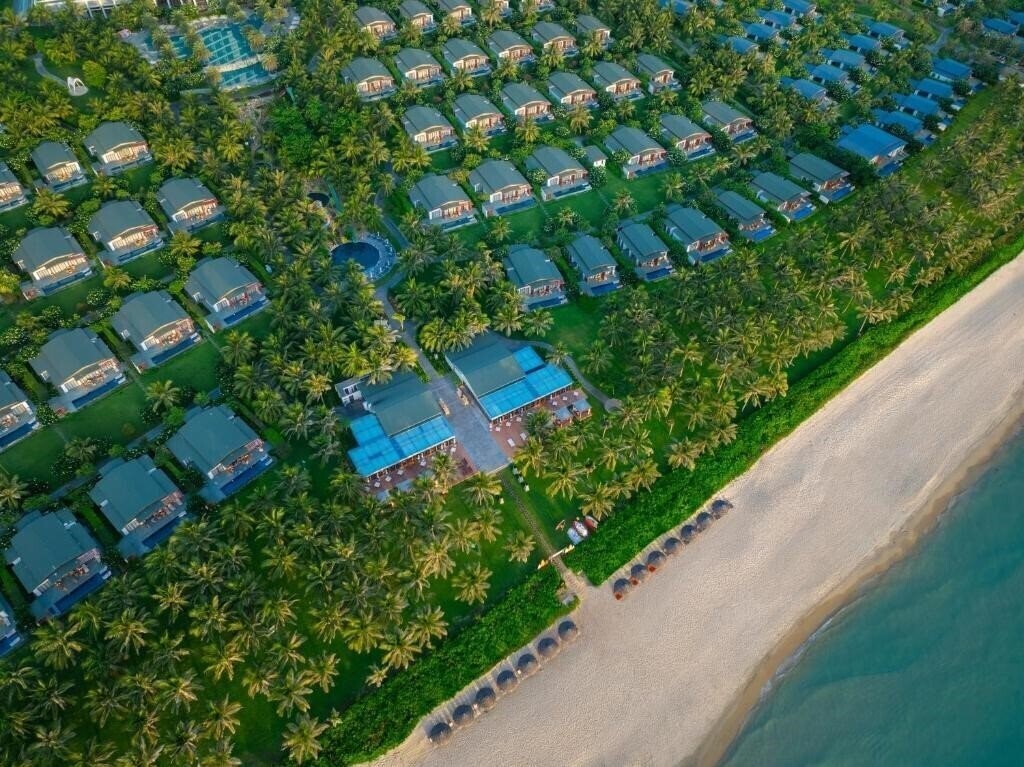 Отель Movenpick Resort Cam Ranh 5*