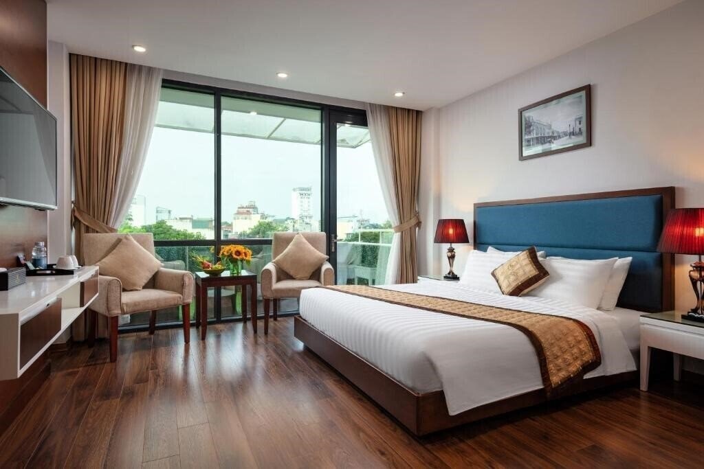Отель Skylark Hotel 3*