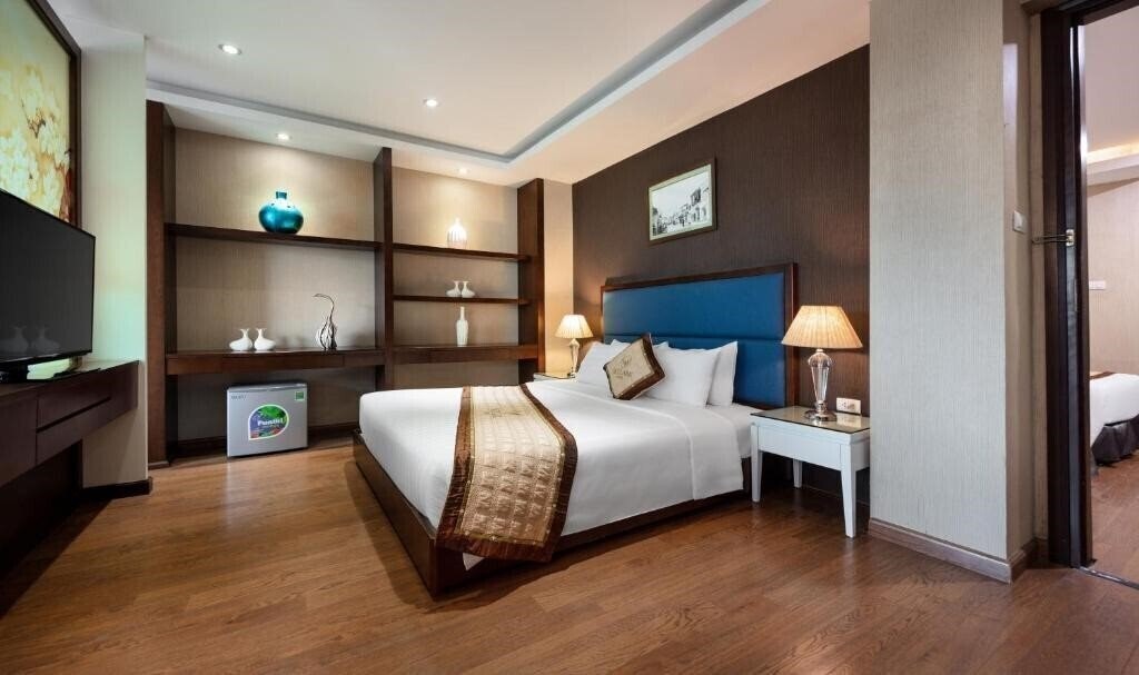 Фото Skylark Hotel 3*