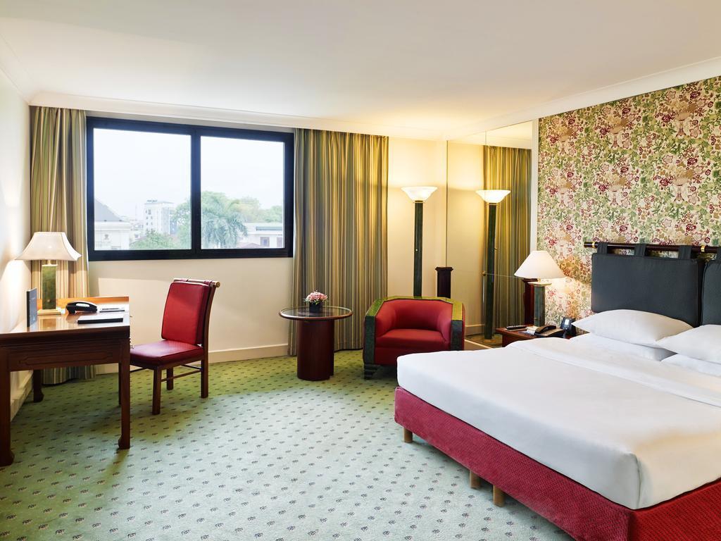 Картинка Hilton Opera 5*