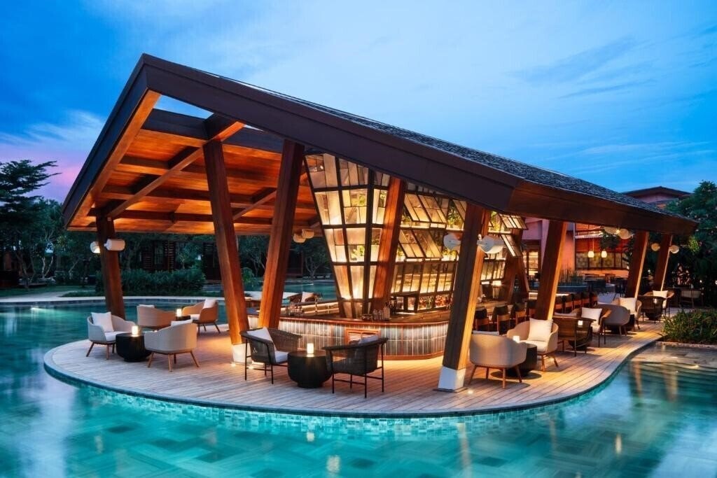 Фото New World Hoiana Beach & Resort 5*