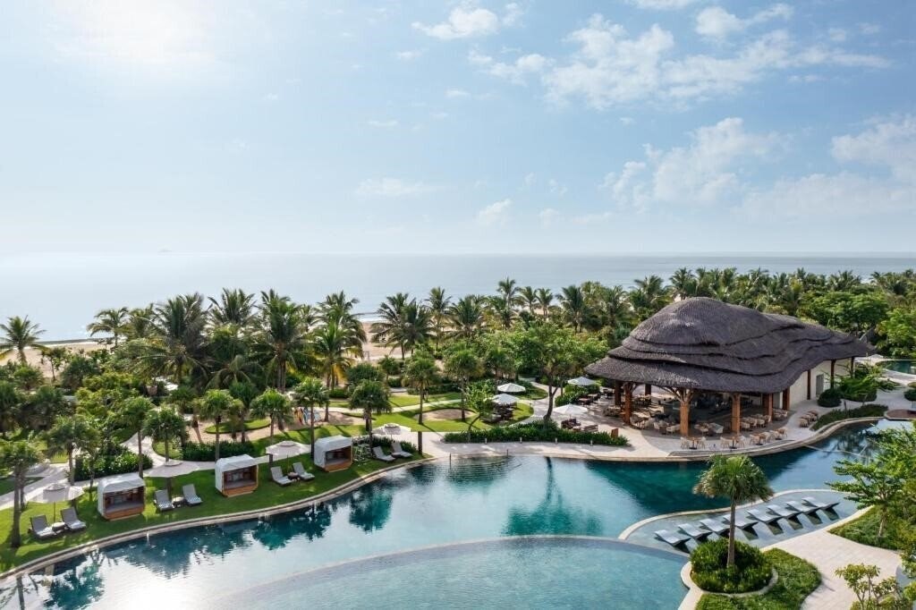 Картинка New World Hoiana Beach & Resort 5*