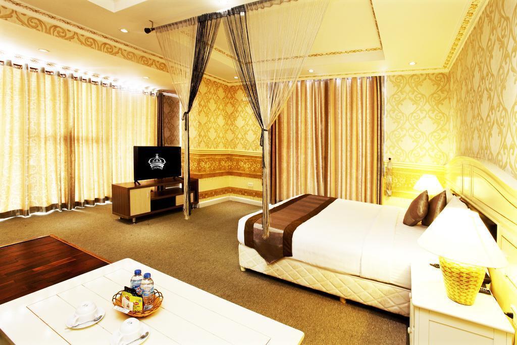 Отель Golden Crown 3*